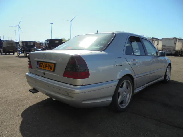 Mercedes-Benz C-Klasse 43 AMG - PKW: das Bild 3 Mercedes-Benz C-Klasse 43 AMG - PKW: das Bild 3