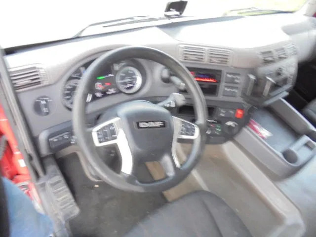 DAF CF 410 52 UNITS IN STOCK NL TREKKERS - Sattelzugmaschine: das Bild 5 DAF CF 410 52 UNITS IN STOCK NL TREKKERS - Sattelzugmaschine: das Bild 5