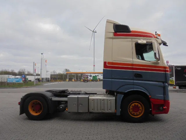 Mercedes-Benz Actros 1845 LS NL TRUCK - Sattelzugmaschine: das Bild 4 Mercedes-Benz Actros 1845 LS NL TRUCK - Sattelzugmaschine: das Bild 4