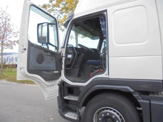 Volvo FM 400 GLOBETROTTER ADR NL TRUCK +TANK TRAILER - Sattelzugmaschine: das Bild 5 Volvo FM 400 GLOBETROTTER ADR NL TRUCK +TANK TRAILER - Sattelzugmaschine: das Bild 5