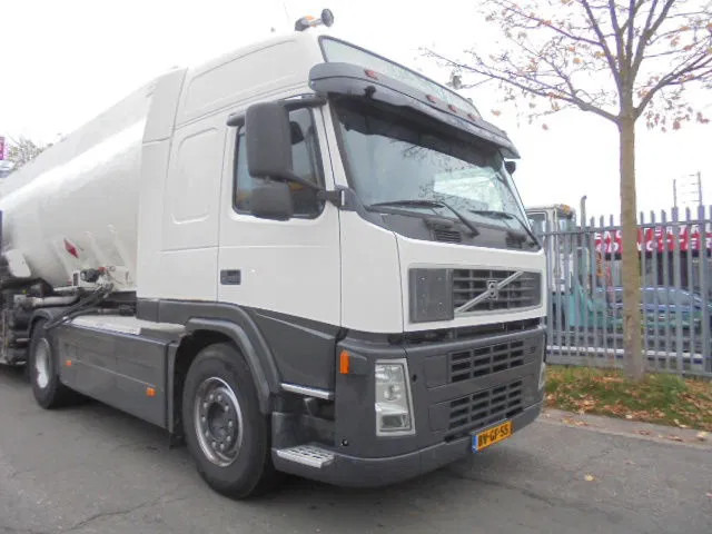 Volvo FM 400 GLOBETROTTER ADR NL TRUCK +TANK TRAILER - Sattelzugmaschine: das Bild 3 Volvo FM 400 GLOBETROTTER ADR NL TRUCK +TANK TRAILER - Sattelzugmaschine: das Bild 3
