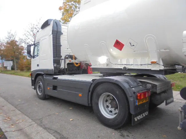 Volvo FM 400 GLOBETROTTER ADR NL TRUCK +TANK TRAILER - Sattelzugmaschine: das Bild 4 Volvo FM 400 GLOBETROTTER ADR NL TRUCK +TANK TRAILER - Sattelzugmaschine: das Bild 4