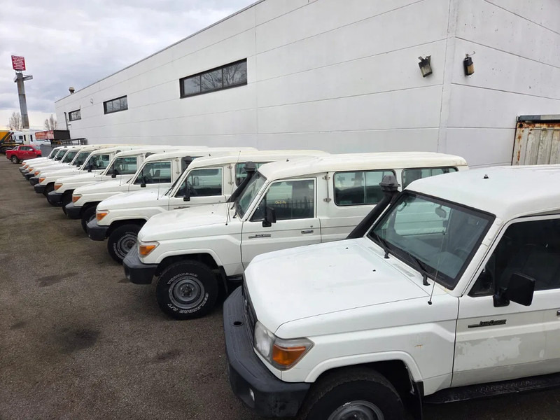Toyota Land Cruiser HZJ76 + HZJ78L + PICKUP 4WD EXPORT OUT EU ONLY - Pick-up: das Bild 3 Toyota Land Cruiser HZJ76 + HZJ78L + PICKUP 4WD EXPORT OUT EU ONLY - Pick-up: das Bild 3