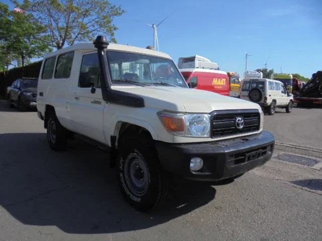 Toyota Land Cruiser HZJ78L 4X4 EXPORT OUTSIDE EU ONLY - PKW: das Bild 3 Toyota Land Cruiser HZJ78L 4X4 EXPORT OUTSIDE EU ONLY - PKW: das Bild 3