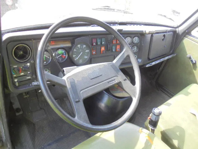 Pritsche LKW, Autokran Volvo N 10 6X6 L + FASSI: das Bild 9