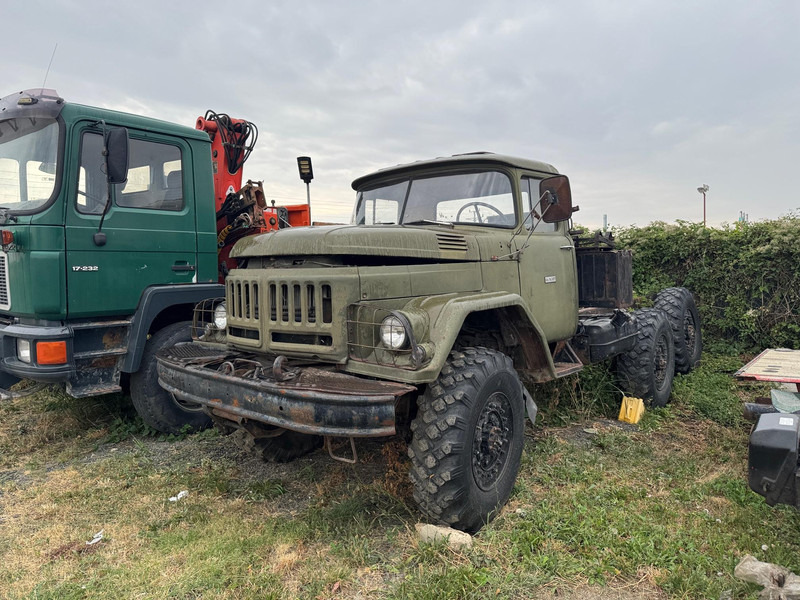 ZIL 131, 6X6 - Fahrgestell LKW: das Bild 1 ZIL 131, 6X6 - Fahrgestell LKW: das Bild 1