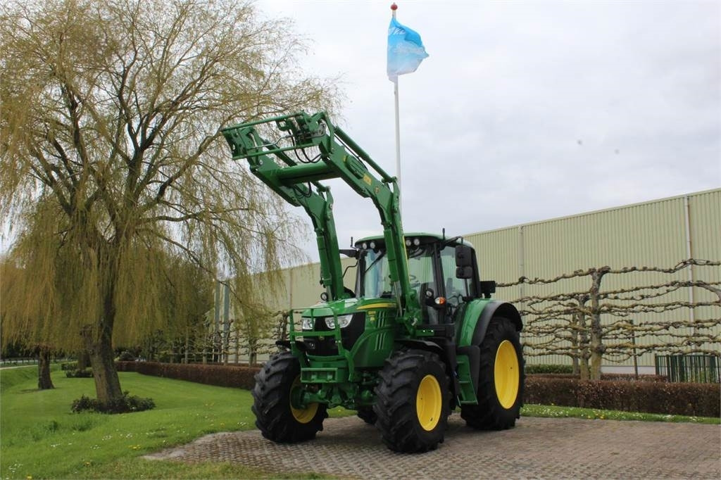 John Deere 6120M with 623R loader - Traktor: das Bild 1 John Deere 6120M with 623R loader - Traktor: das Bild 1