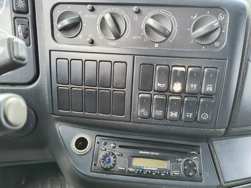 Tankwagen Für die Beförderung von Milch MAN TGA 26.360 INSULATED INOX TANK - 2 COMP - AIRCO - LIFT/STEERING AXLE: das Bild 11