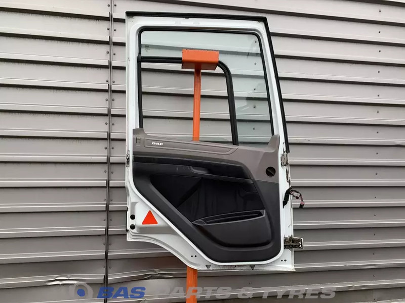 DAF CF Euro 6 - Tür und Teile für LKW: das Bild 2 DAF CF Euro 6 - Tür und Teile für LKW: das Bild 2