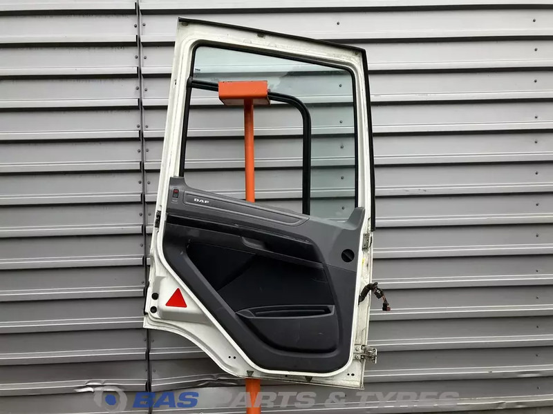 DAF CF Euro 6 - Tür und Teile für LKW: das Bild 2 DAF CF Euro 6 - Tür und Teile für LKW: das Bild 2