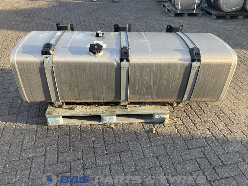 MAN Brandstoftank MAN 700 Liter 81122015710 - Kraftstofftank für LKW: das Bild 1 MAN Brandstoftank MAN 700 Liter 81122015710 - Kraftstofftank für LKW: das Bild 1