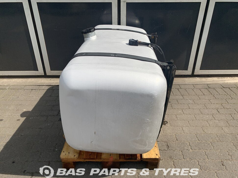 Mercedes-Benz - Kraftstofftank für LKW: das Bild 2 Mercedes-Benz - Kraftstofftank für LKW: das Bild 2