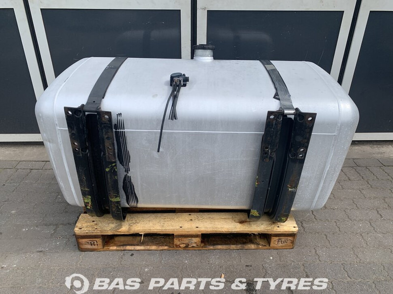 Mercedes-Benz - Kraftstofftank für LKW: das Bild 3 Mercedes-Benz - Kraftstofftank für LKW: das Bild 3