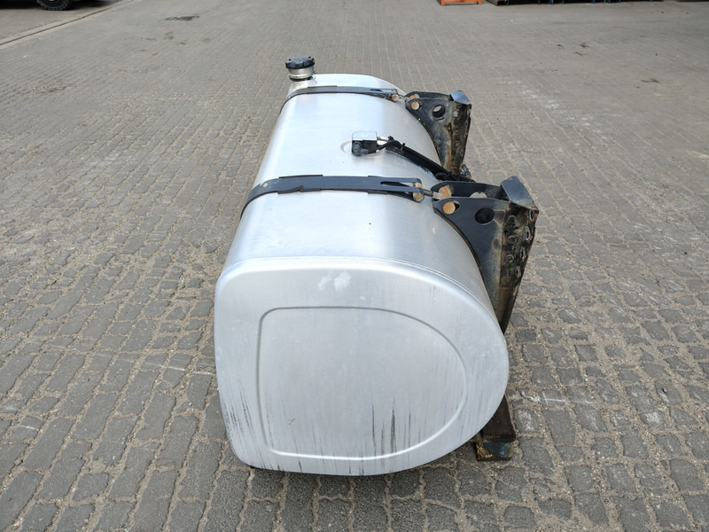 Renault - Kraftstofftank für LKW: das Bild 2 Renault - Kraftstofftank für LKW: das Bild 2
