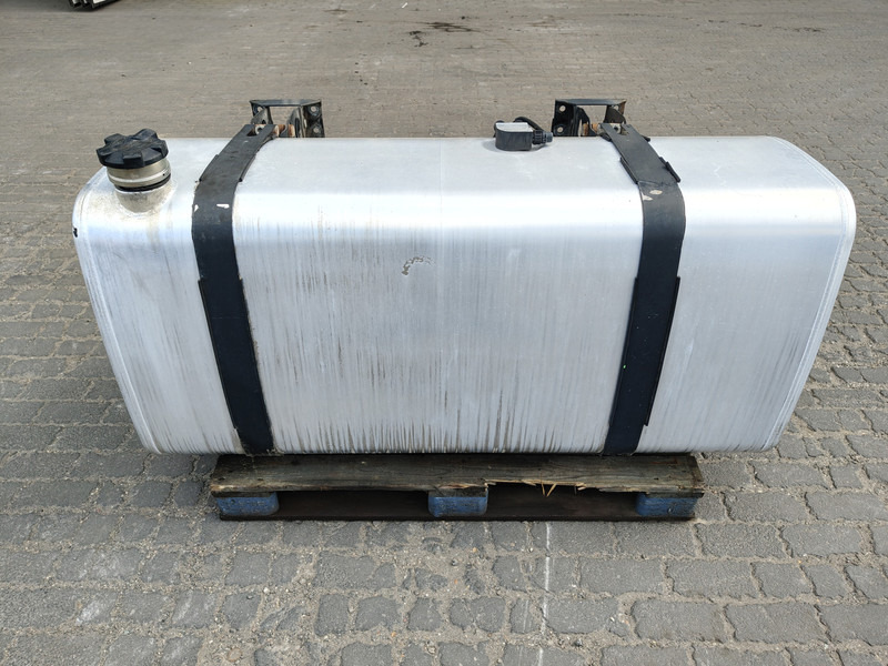 Renault - Kraftstofftank für LKW: das Bild 1 Renault - Kraftstofftank für LKW: das Bild 1