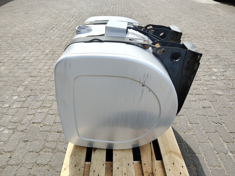 Renault - Kraftstofftank für LKW: das Bild 2 Renault - Kraftstofftank für LKW: das Bild 2