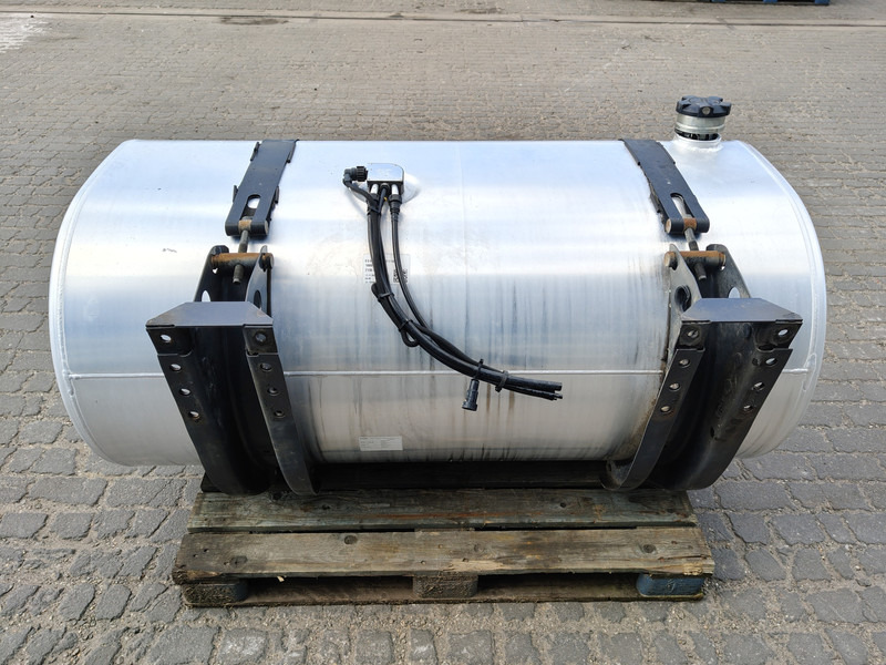 Renault - Kraftstofftank für LKW: das Bild 3 Renault - Kraftstofftank für LKW: das Bild 3