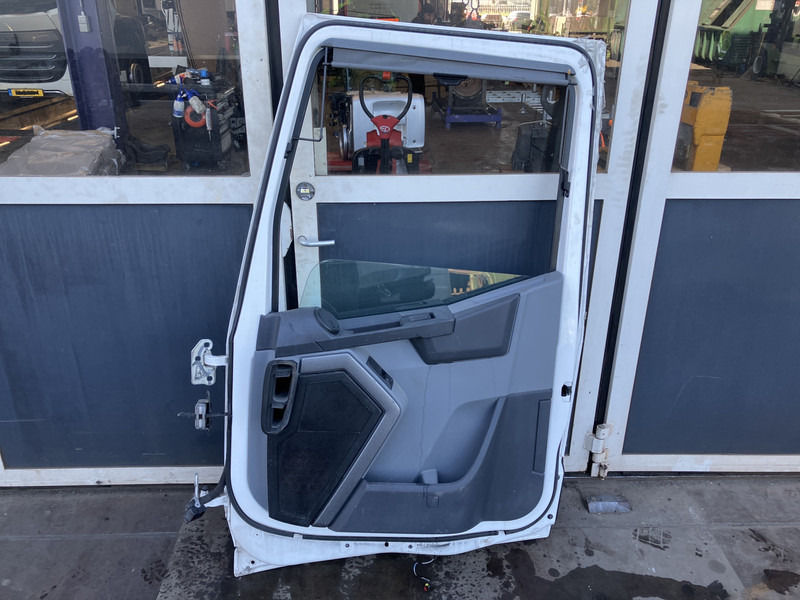 Renault T-Serie - Tür und Teile für LKW: das Bild 2 Renault T-Serie - Tür und Teile für LKW: das Bild 2