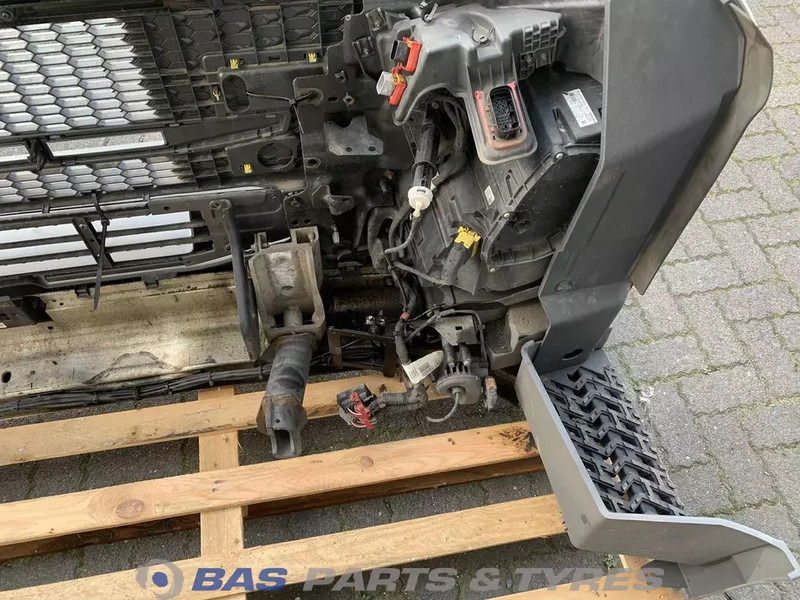 Volvo FM5 Bumper Volvo 84407376 - Stoßstange für LKW: das Bild 5 Volvo FM5 Bumper Volvo 84407376 - Stoßstange für LKW: das Bild 5