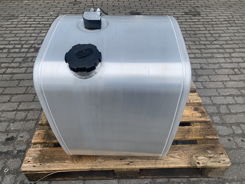 Volvo - Kraftstofftank für LKW: das Bild 1 Volvo - Kraftstofftank für LKW: das Bild 1