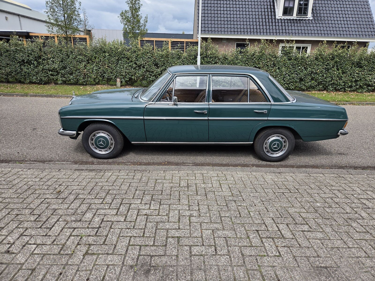 Mercedes-Benz 220 (W115) sedan - Limousine: das Bild 3 Mercedes-Benz 220 (W115) sedan - Limousine: das Bild 3