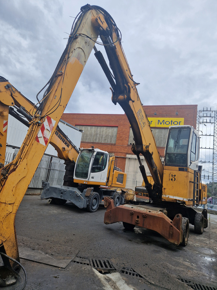 LIEBHERR A924C 675-10581 (2002) - Umschlagbagger: das Bild 1 LIEBHERR A924C 675-10581 (2002) - Umschlagbagger: das Bild 1