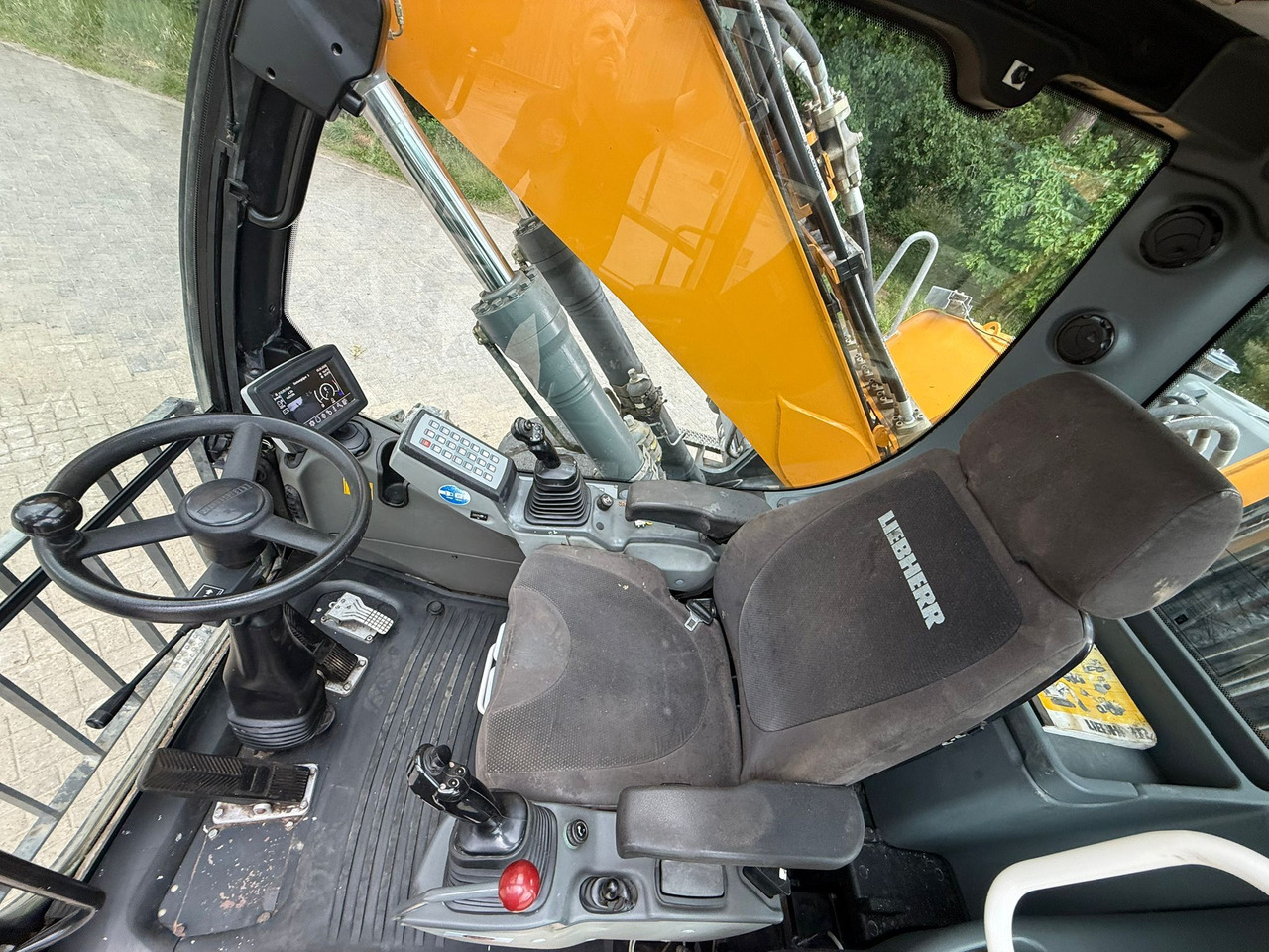 Umschlagbagger LIEBHERR LH22M: das Bild 12