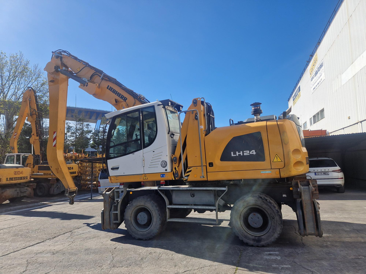 LIEBHERR LH24M - Umschlagbagger: das Bild 2 LIEBHERR LH24M - Umschlagbagger: das Bild 2
