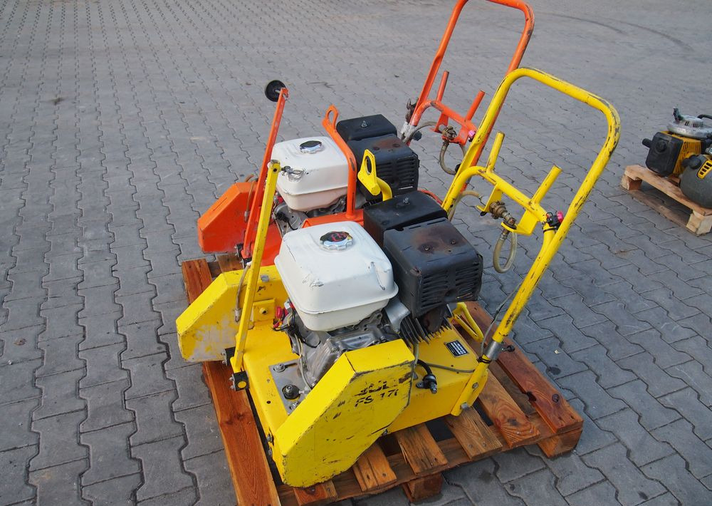 Piła do cięcia GOLZ FS 170 2006 PIŁA DO CIĘCIA asfaltu i betonu - Baugeräte: das Bild 4 Piła do cięcia GOLZ FS 170 2006 PIŁA DO CIĘCIA asfaltu i betonu - Baugeräte: das Bild 4