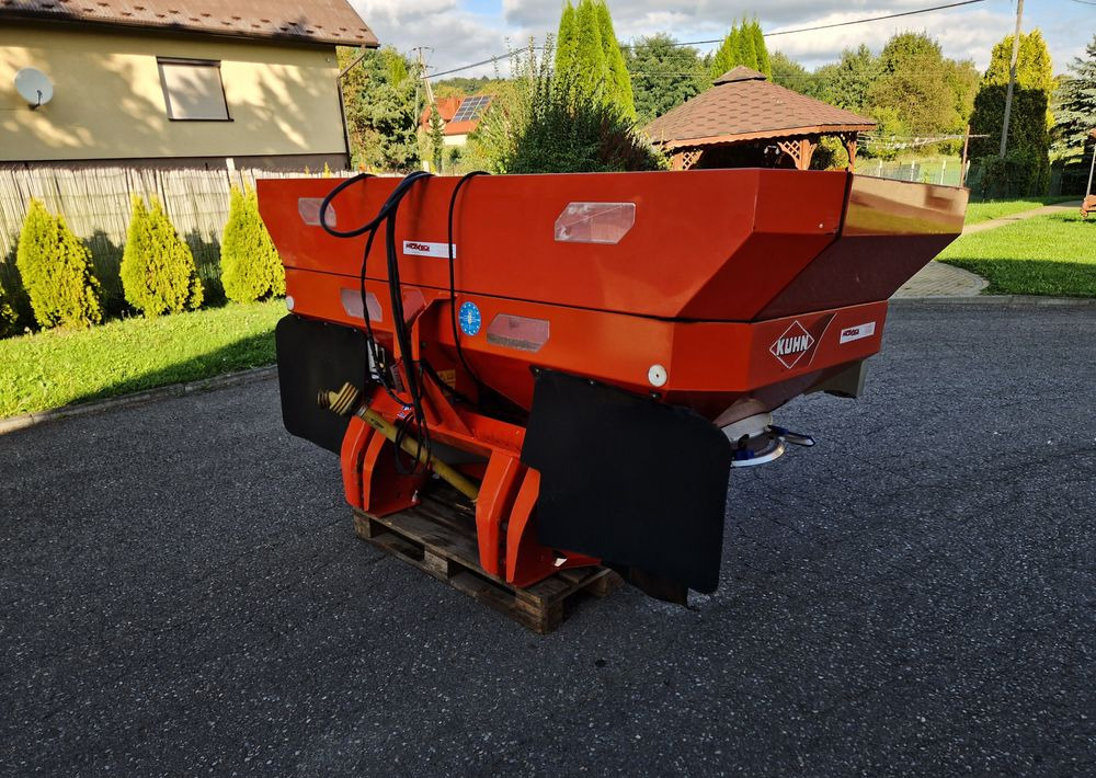 Rozsiewacz nawozów Kuhn AXIS 30,1 2008 Rozsiewacz KUHN RAUCH - Düngerstreuer: das Bild 3 Rozsiewacz nawozów Kuhn AXIS 30,1 2008 Rozsiewacz KUHN RAUCH - Düngerstreuer: das Bild 3
