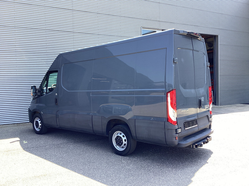 Iveco Daily 35S18V 3.0 180 pk ZF Aut. L2H2 352 EXPORT ONLY 3.5t Trekverm./ Gev.stoel/ Climate/ Camera/ Cruise/ Trekhaak - Kastenwagen: das Bild 2 Iveco Daily 35S18V 3.0 180 pk ZF Aut. L2H2 352 EXPORT ONLY 3.5t Trekverm./ Gev.stoel/ Climate/ Camera/ Cruise/ Trekhaak - Kastenwagen: das Bild 2
