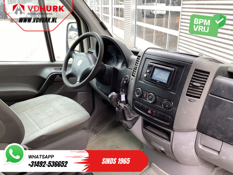 Volkswagen Crafter 35 2.5 TDI EXPORT ONLY Riem V.V/ APK 5-2026/ Imperiaal/ Gev.stoel/ 2.8T trekverm./ Navi/ Trekhaak/ Airco - Kastenwagen: das Bild 3 Volkswagen Crafter 35 2.5 TDI EXPORT ONLY Riem V.V/ APK 5-2026/ Imperiaal/ Gev.stoel/ 2.8T trekverm./ Navi/ Trekhaak/ Airco - Kastenwagen: das Bild 3