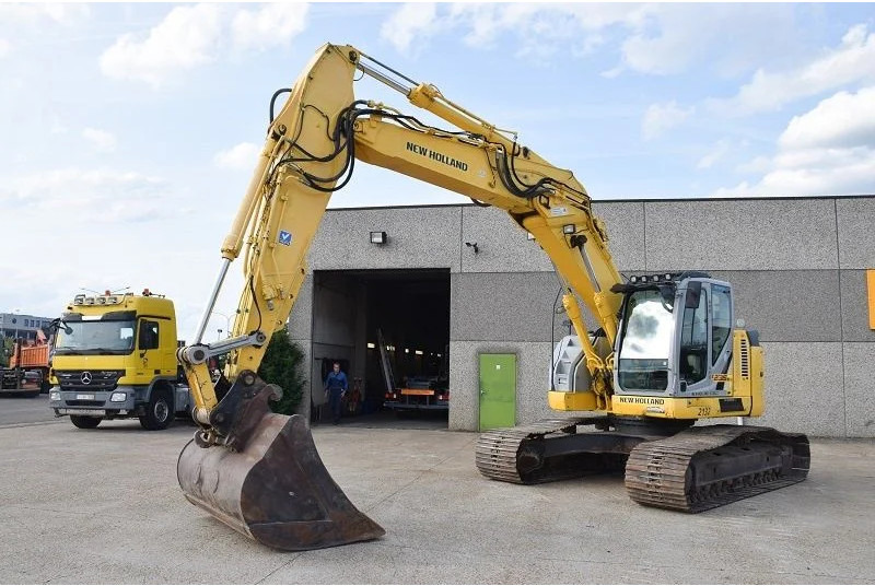 New Holland Kobelco E235B SR-LCT - Kettenbagger: das Bild 3 New Holland Kobelco E235B SR-LCT - Kettenbagger: das Bild 3