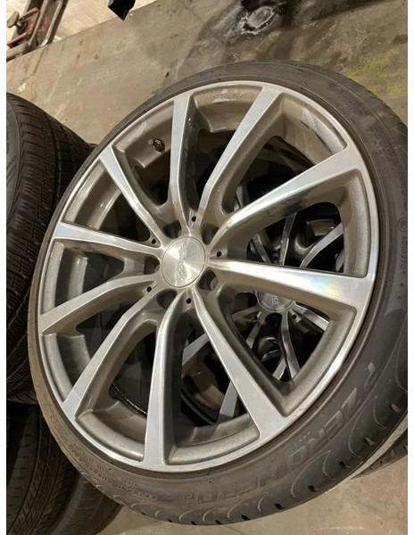 Pirelli *Brock velgen met Pirelli banden *235/35 ZR19 - Felgen und Reifen für PKW: das Bild 1 Pirelli *Brock velgen met Pirelli banden *235/35 ZR19 - Felgen und Reifen für PKW: das Bild 1