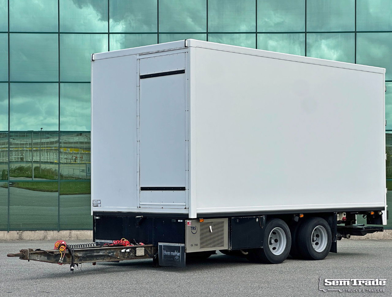 KMA 2 Axle Kees Mulder Isolated BOX Tail Lift Side Door Drum Brakes - Kühlkoffer Anhänger: das Bild 1 KMA 2 Axle Kees Mulder Isolated BOX Tail Lift Side Door Drum Brakes - Kühlkoffer Anhänger: das Bild 1