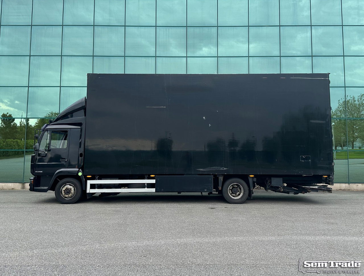 MAN LE 220C Euro 3 Isolated BOX + BOX Heater 740 x 240 x 295 CM Inside Holland Truck - Koffer LKW: das Bild 2 MAN LE 220C Euro 3 Isolated BOX + BOX Heater 740 x 240 x 295 CM Inside Holland Truck - Koffer LKW: das Bild 2