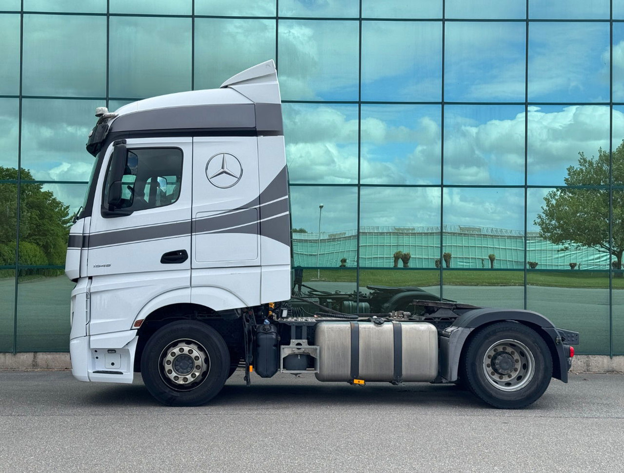 Mercedes-Benz Actros 1945 382.000 KM NEW TUV APK PTO + Hydraulics TOP Condition NL Truck - Sattelzugmaschine: das Bild 2 Mercedes-Benz Actros 1945 382.000 KM NEW TUV APK PTO + Hydraulics TOP Condition NL Truck - Sattelzugmaschine: das Bild 2