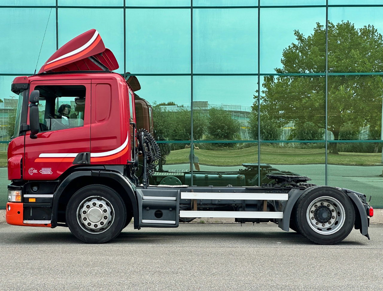 Scania P320 Euro 5 Full AIR DAY CAB LOW Deck 615.000 KM Holland Truck - Sattelzugmaschine: das Bild 2 Scania P320 Euro 5 Full AIR DAY CAB LOW Deck 615.000 KM Holland Truck - Sattelzugmaschine: das Bild 2