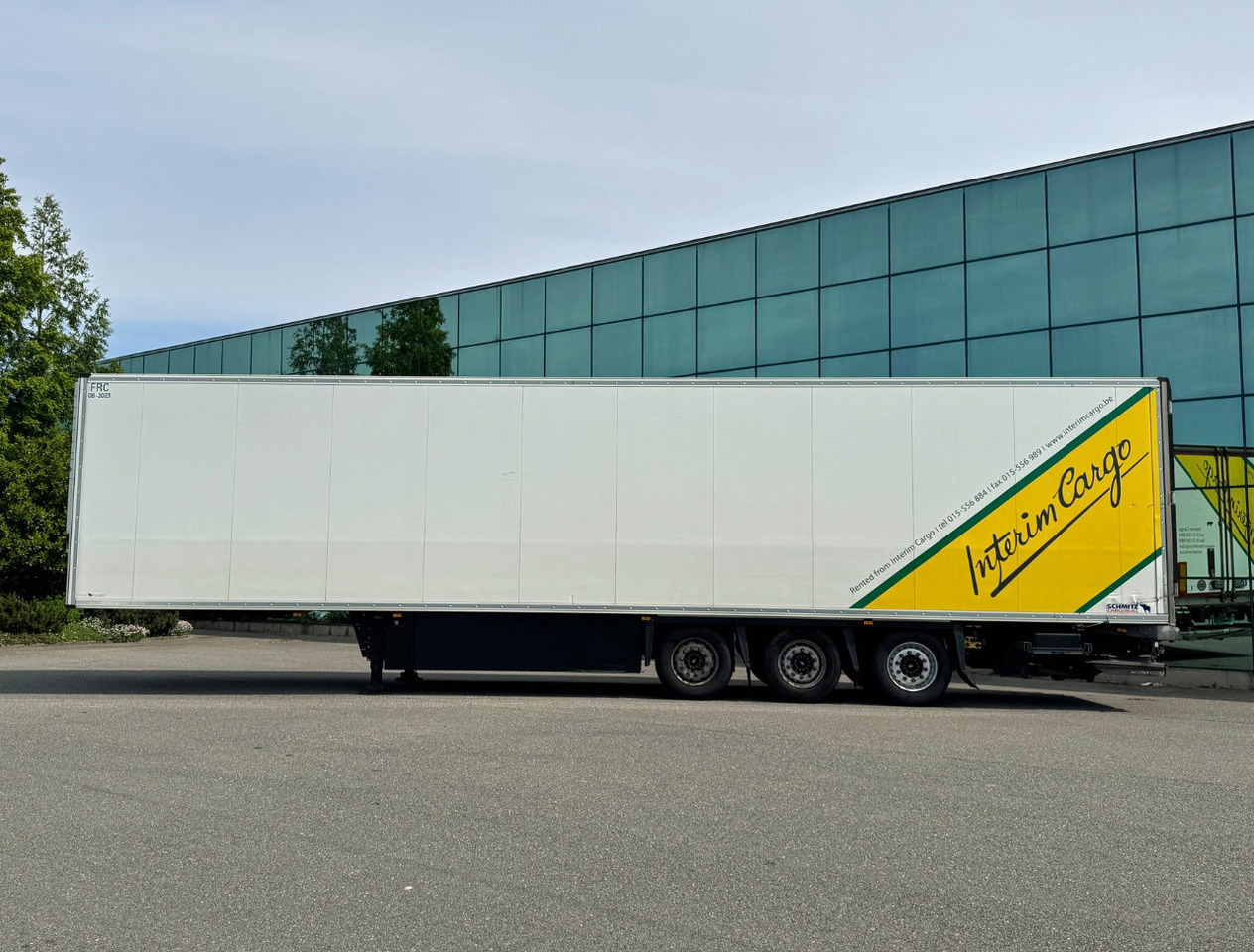 Schmitz Cargobull SCBS3B 275 CM High 250 Wide Tail Lift Carrier Vector 1550 Dopp - Kühlkoffer Auflieger: das Bild 2 Schmitz Cargobull SCBS3B 275 CM High 250 Wide Tail Lift Carrier Vector 1550 Dopp - Kühlkoffer Auflieger: das Bild 2
