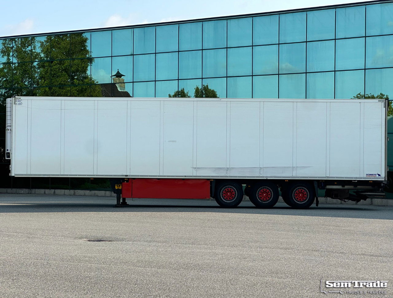 Schmitz Cargobull SKO24 Carrier Vector 1850 2X Lift Axle Flowerwide 270 CM High Holland Trailer - Kühlkoffer Auflieger: das Bild 2 Schmitz Cargobull SKO24 Carrier Vector 1850 2X Lift Axle Flowerwide 270 CM High Holland Trailer - Kühlkoffer Auflieger: das Bild 2