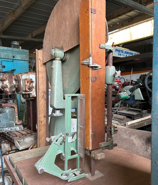 Transporteurs à roulleaux , Cadreuse hydraulique Guilliet ,Scie à ruban ,Scie radiale ,scie circulaire à Bois à Metals - Industriemaschine: das Bild 2 Transporteurs à roulleaux , Cadreuse hydraulique Guilliet ,Scie à ruban ,Scie radiale ,scie circulaire à Bois à Metals - Industriemaschine: das Bild 2