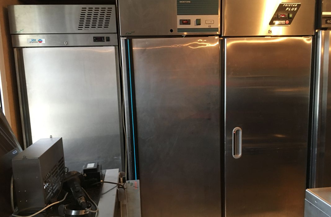 Tour refrigere Gastro ou 600x400 Armoires froides Self de presentation Table de decoupe refrigeree - Lebensmittelmaschine: das Bild 1 Tour refrigere Gastro ou 600x400 Armoires froides Self de presentation Table de decoupe refrigeree - Lebensmittelmaschine: das Bild 1