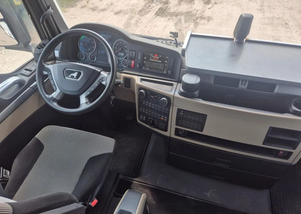 Abrollkipper MAN TGX 26-460 Hakowiec oś skrętna: das Bild 18 Abrollkipper MAN TGX 26-460 Hakowiec oś skrętna: das Bild 18