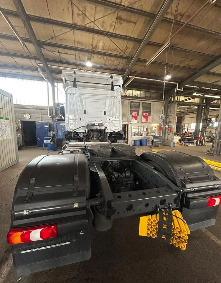 Mercedes-Benz Actros 1830 nadaje się do nauki jazdy Euro 6 - Sattelzugmaschine: das Bild 4 Mercedes-Benz Actros 1830 nadaje się do nauki jazdy Euro 6 - Sattelzugmaschine: das Bild 4