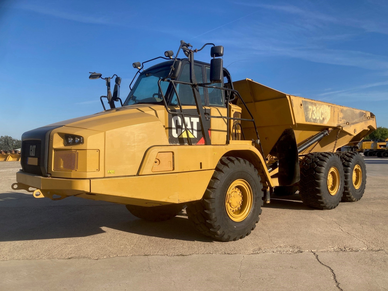 CATERPILLAR 730C - Knickgelenkter Dumper: das Bild 1 CATERPILLAR 730C - Knickgelenkter Dumper: das Bild 1