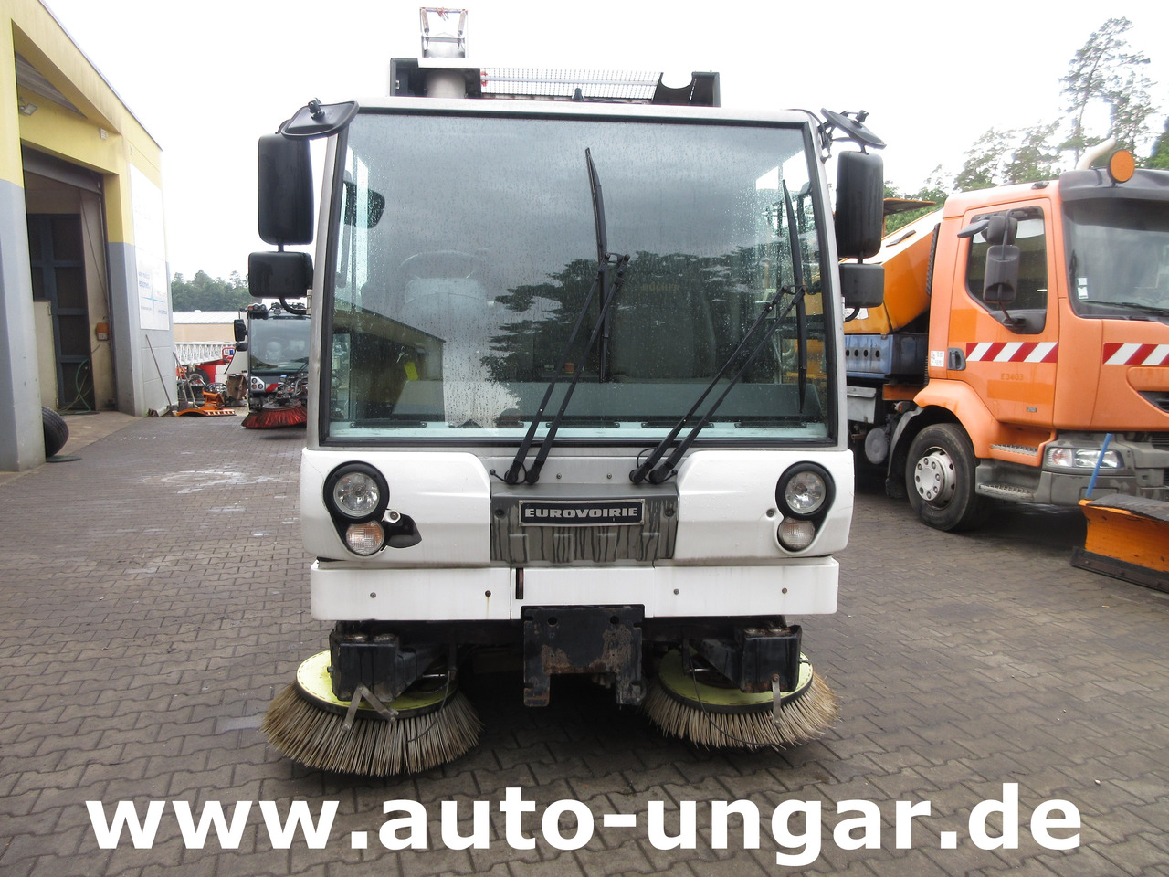 BUCHER CC5000 Kehrmaschine Motorschaden - Euro 5 Kärcher am Heck - Kehrmaschine: das Bild 2 BUCHER CC5000 Kehrmaschine Motorschaden - Euro 5 Kärcher am Heck - Kehrmaschine: das Bild 2