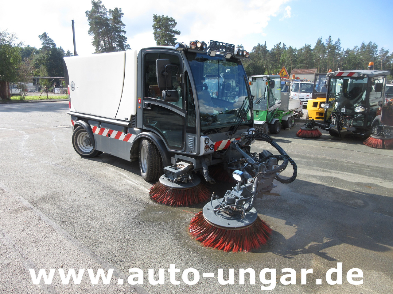 Boschung S3 Kehrmaschine urban sweeper Wildkrautbesen Allradlenkung - Kehrmaschine: das Bild 1 Boschung S3 Kehrmaschine urban sweeper Wildkrautbesen Allradlenkung - Kehrmaschine: das Bild 1