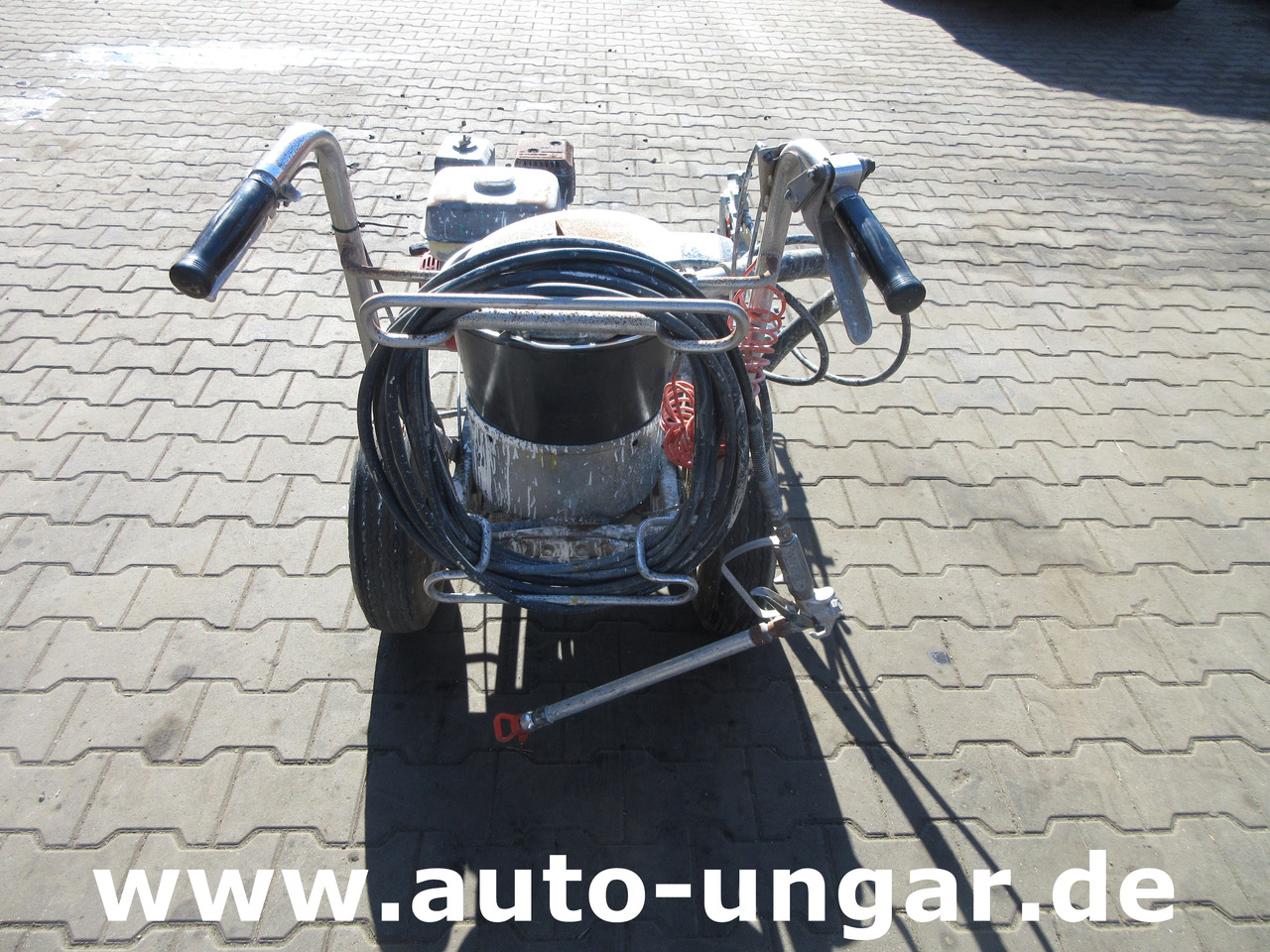 Graco LineLazer Striper GM 5000 Airless Roadmarking Machine Straßenmarkierung - Asphalttechnik: das Bild 4 Graco LineLazer Striper GM 5000 Airless Roadmarking Machine Straßenmarkierung - Asphalttechnik: das Bild 4