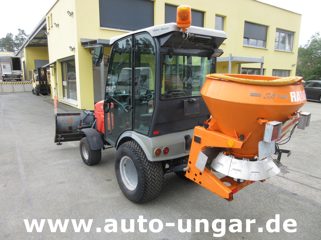 HAKO Hakotrac 2650 DA Winterdienst Schneepflug & Streuer 4x4 Zapfwelle Hydraulik - Kommunaltraktor: das Bild 5 HAKO Hakotrac 2650 DA Winterdienst Schneepflug & Streuer 4x4 Zapfwelle Hydraulik - Kommunaltraktor: das Bild 5