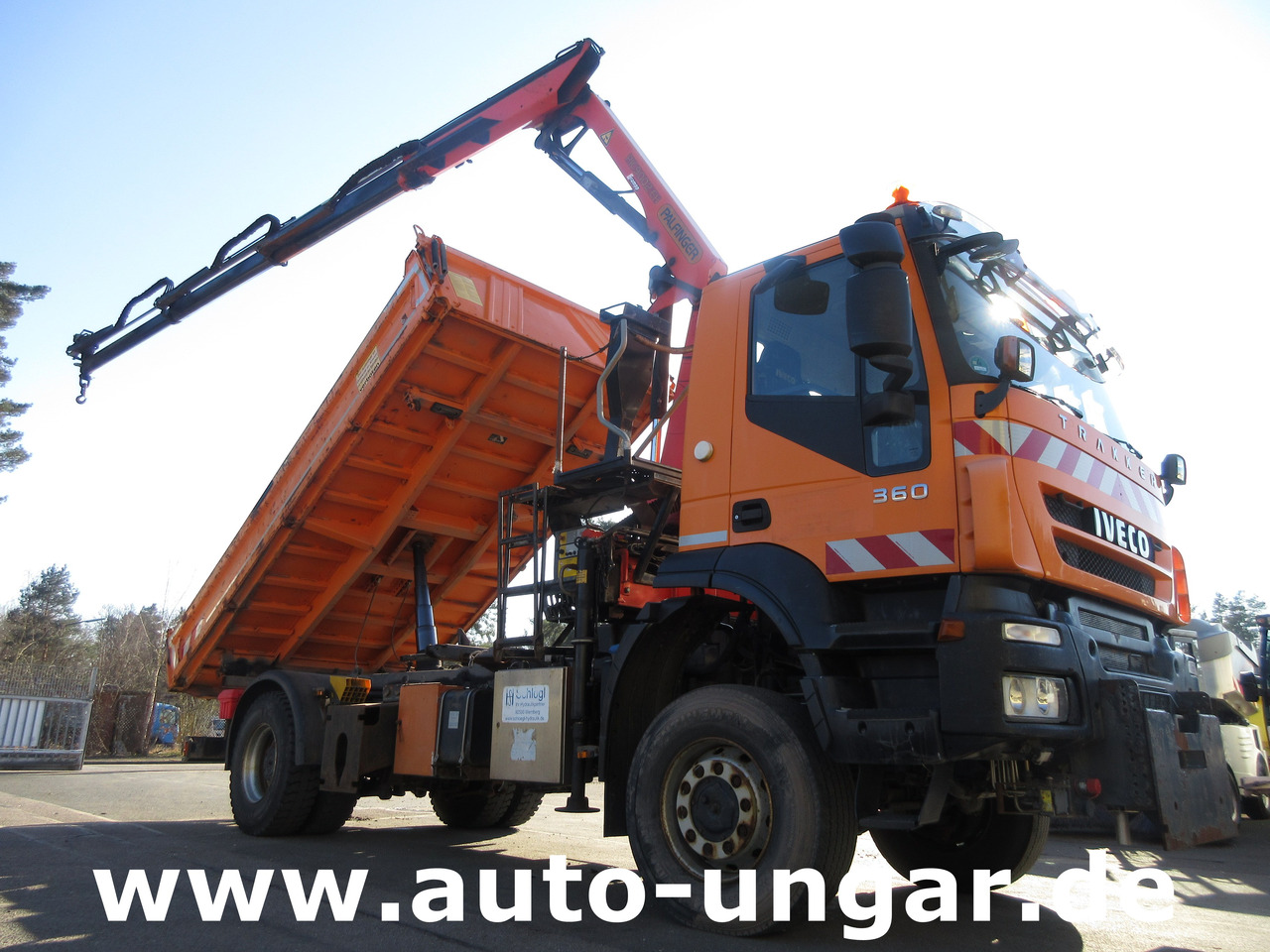 IVECO Trakker 360 Kipper Allrad 4x4 Kran Palfinger PK 9002 Kommunalhydraulik Winterdienst Euro 5 - Kipper, Autokran: das Bild 1 IVECO Trakker 360 Kipper Allrad 4x4 Kran Palfinger PK 9002 Kommunalhydraulik Winterdienst Euro 5 - Kipper, Autokran: das Bild 1